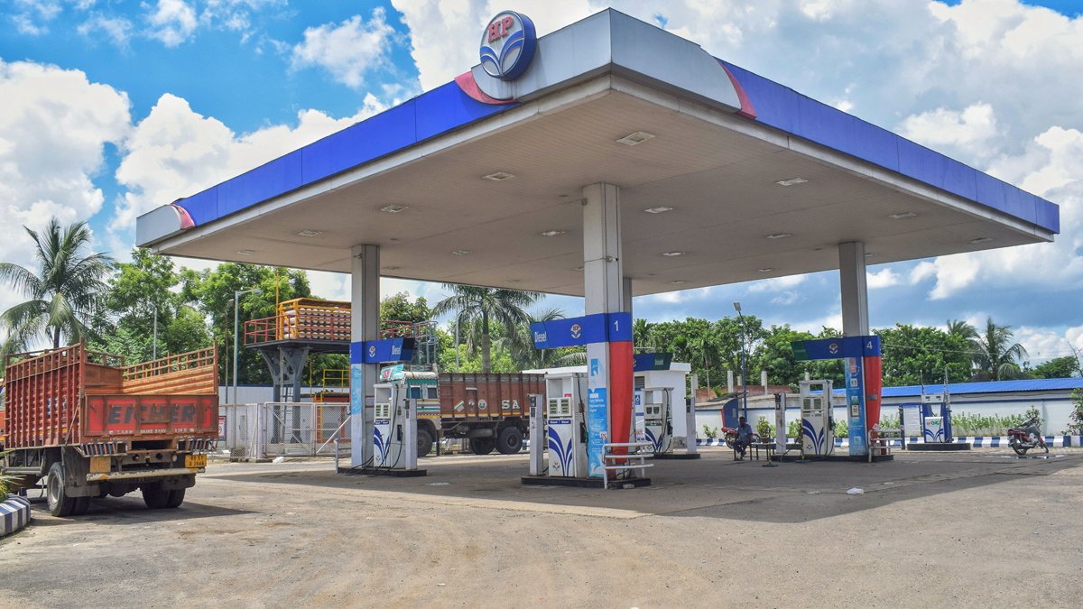 Petrol Diesel Price Cut: নায়ারার বড় ঘোষণা